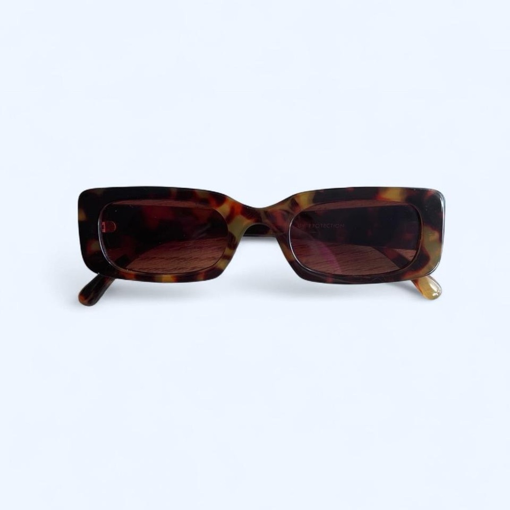 Brown Tortoise Women's Sunglasses
Size M/L - Picture 5 of 7